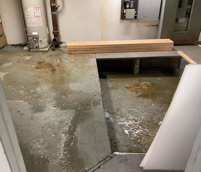 Utility room with drainage opening and standing water
